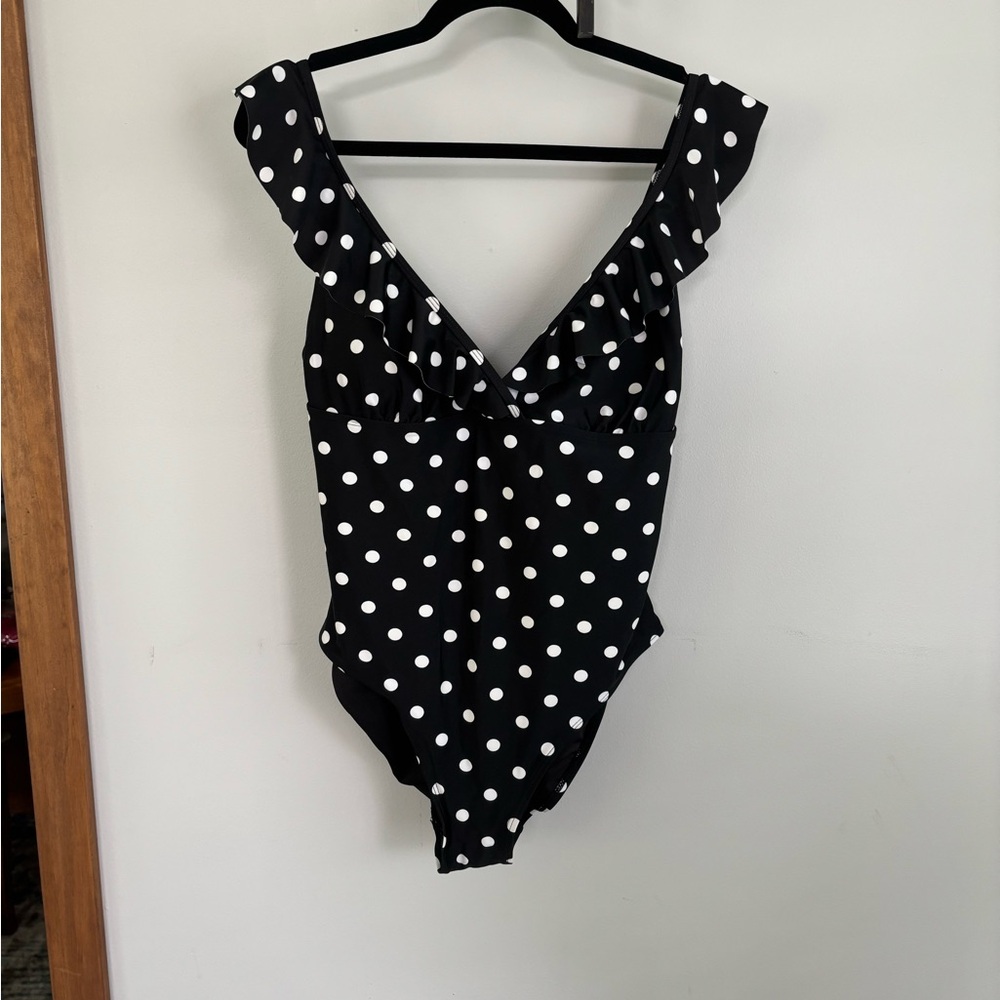 Polka Dot Ruffle One-Piece Swimsuit - Black/White